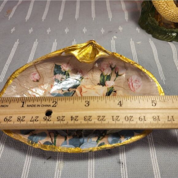 DECOUPAGE CLAM SHELL DECOUPAGE FLOWERS ON A CLAM SHELL TRINKET DISH - Picture 9 of 11